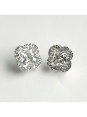 CZ clover Earrings in 14k white gold overlay 🆕